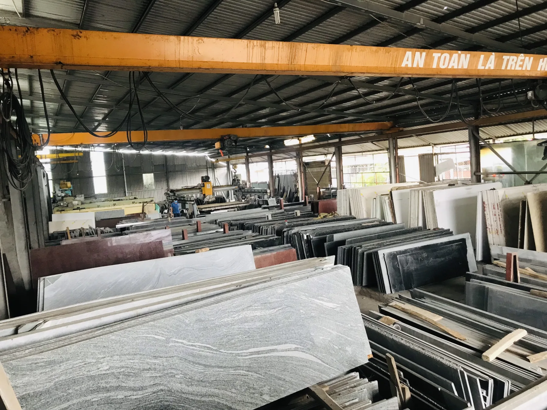 Showroom và kho đá Bymehome tại Bến Lức, Long An
